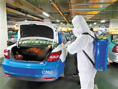 免費(fèi)接送一線抗“疫”人員 蘭州奔馬雷鋒車隊(duì)，你們真棒！