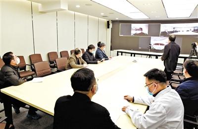 蘭大校長嚴(yán)純?nèi)A等視頻連線蘭大一院、二院支援湖北醫(yī)療隊員
